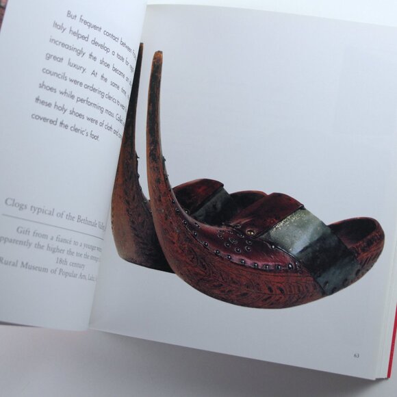 Shoes, Small Coffee table book with great photos - Picture 3 of 11